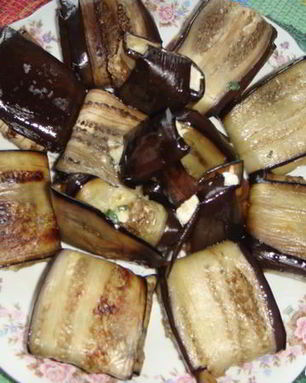 Запеченные конвертики из баклажанов