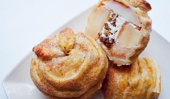 запеченные яблоки в тесте