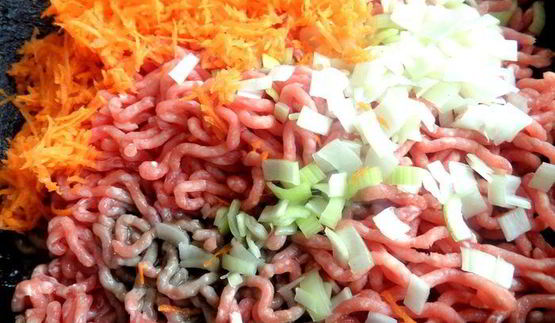 картофельная запеканка с сельдереем и фаршем