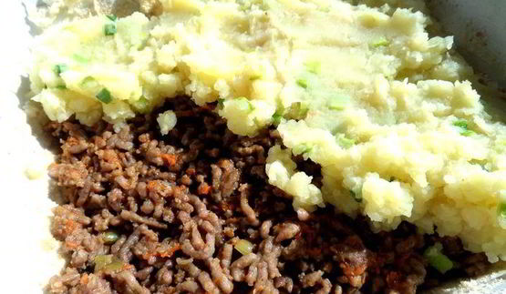 картофельная запеканка с сельдереем и фаршем