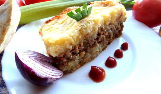 картофельная запеканка с сельдереем и фаршем