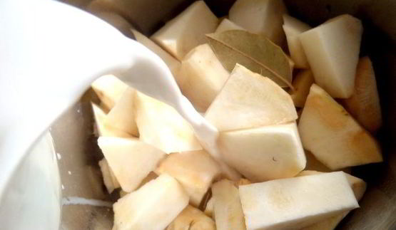 картофельная запеканка с сельдереем и фаршем