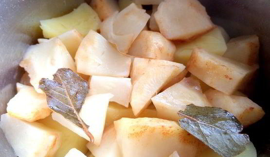 картофельная запеканка с сельдереем и фаршем