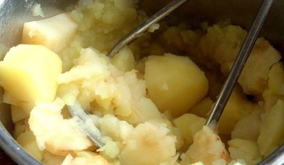 картофельная запеканка с сельдереем и фаршем