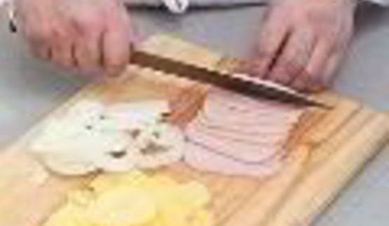 картофельно-луковая запеканка в мультиварке