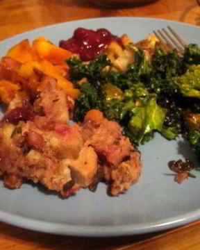 Хлебная запеканка с розмарином и клюквой