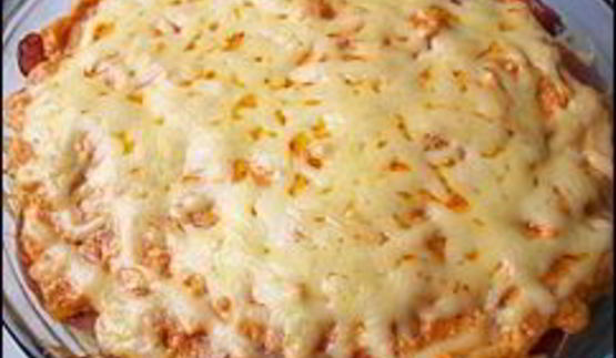 макаронная запеканка с брынзой, сосисками и охотничьими колбасками