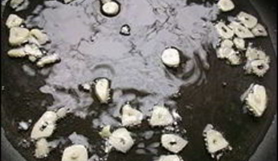 макаронная запеканка с брынзой, сосисками и охотничьими колбасками