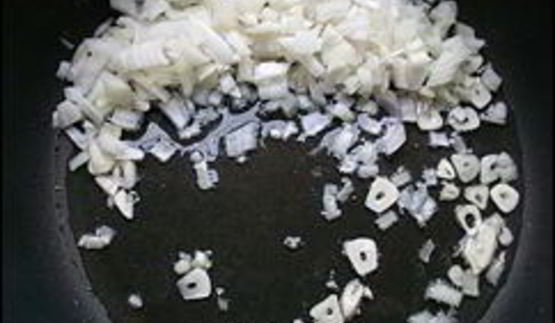 макаронная запеканка с брынзой, сосисками и охотничьими колбасками