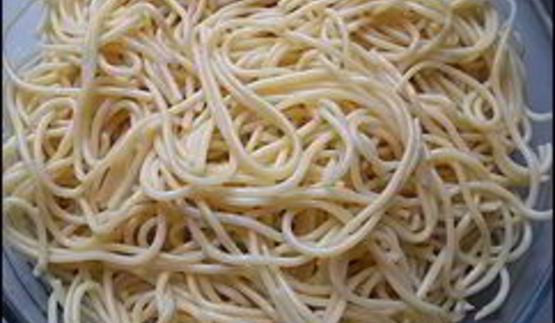 макаронная запеканка с брынзой, сосисками и охотничьими колбасками