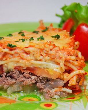 Мясная запеканка с овощами и макаронами