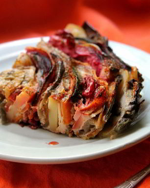 Овощная запеканка с баклажанами, сладким перцем, свеклой и помидорами