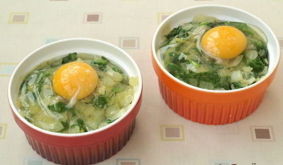 рисовая запеканка со шпинатом и яйцом