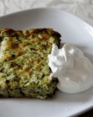 Творожная запеканка с картофелем, шпинатом и розмарином