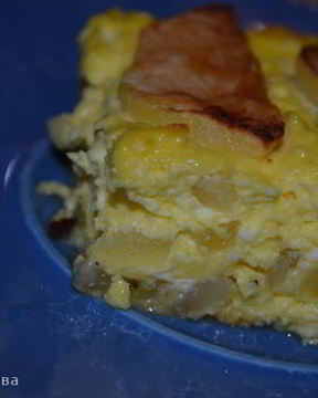 Творожная запеканка с яблоком и бананом