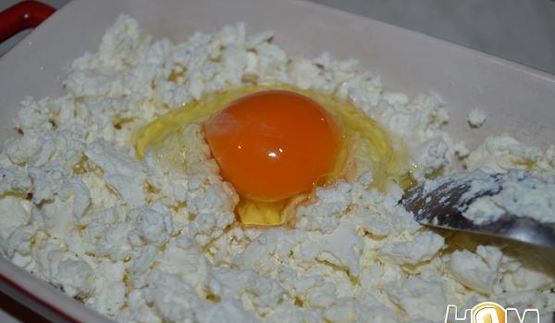 творожная запеканка с яблоком и бананом