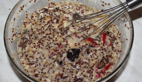 запеканка из киноа с лесными грибами и болгарским перцем