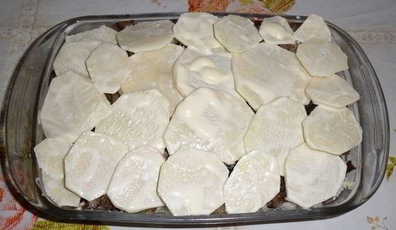 запеканка с картофелем, курицей и грибами