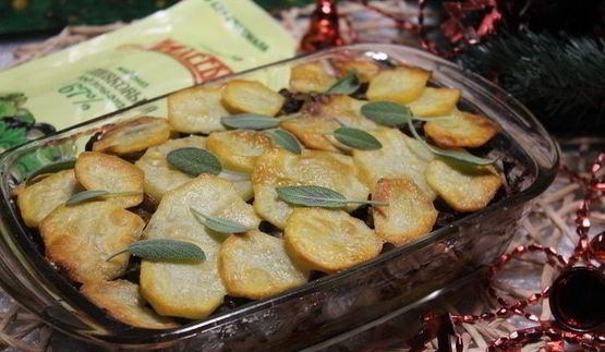 запеканка с картофелем, курицей и грибами