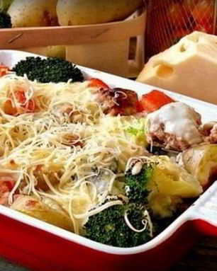 Запеканка с мясными тефтелями и брокколи