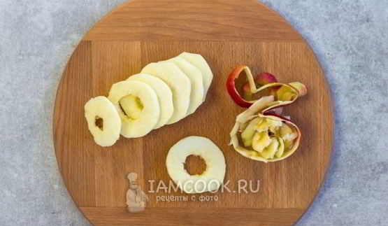 жареные яблоки в тесте