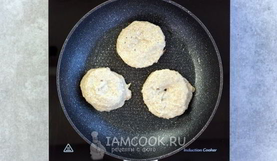 жареные яблоки в тесте