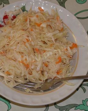 Капуста квашеная с чесноком в рассоле в банках на зиму