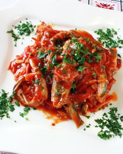 Рецепт кильки с овощами на зиму