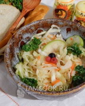 Квашеная капуста с яблоками