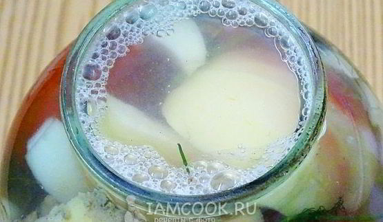 квашеные помидоры в банках