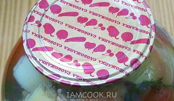 квашеные помидоры в банках
