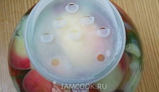 квашеные помидоры в банках