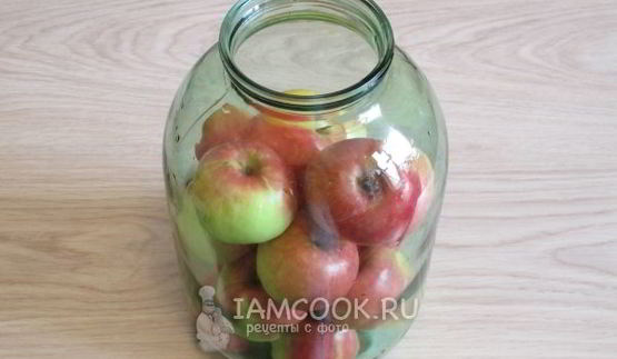 квашеные яблоки в банках