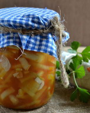 Лук в томатной заливке на зиму