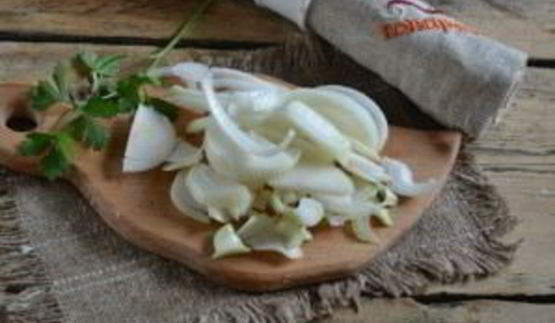 лук в томатной заливке на зиму