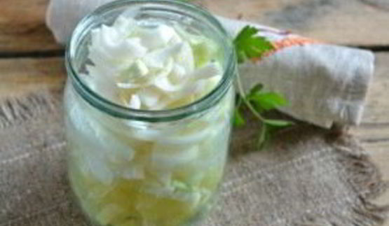 лук в томатной заливке на зиму