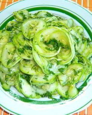 Быстрые маринованные кабачки мгновенного поедания