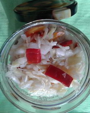 Капуста маринованная с перцем