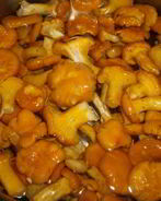 Лисички, маринованные в масле