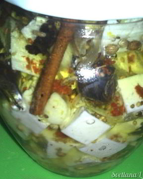 Маринованная брынза с оливками