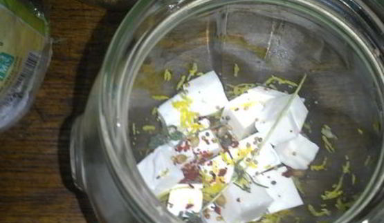 маринованная брынза с оливками