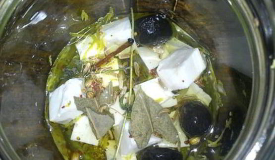 маринованная брынза с оливками