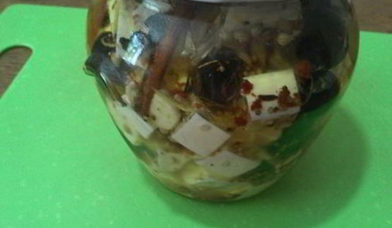 маринованная брынза с оливками