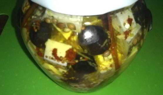 маринованная брынза с оливками