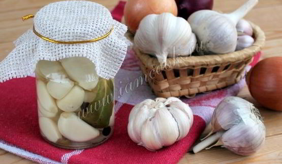 маринованный чеснок зубчиками