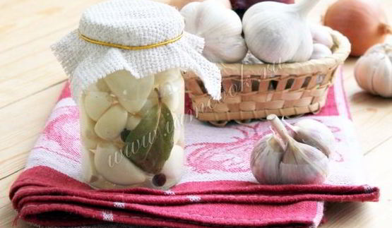 маринованный чеснок зубчиками