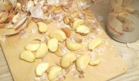 маринованный чеснок зубчиками