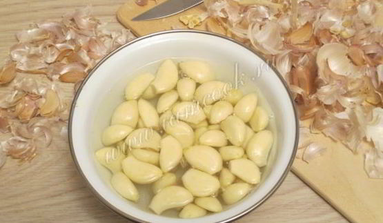 маринованный чеснок зубчиками