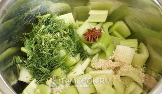 маринованный сельдерей