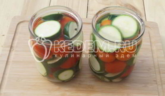 маринованные кабачки с помидорами